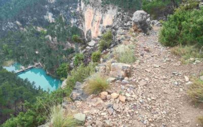 Walking above the narrows